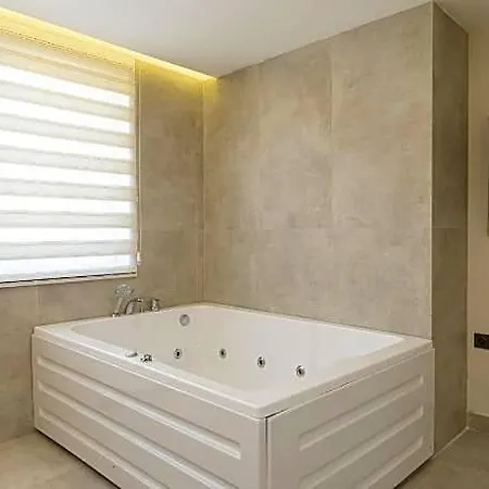 Fora Lara Hotel